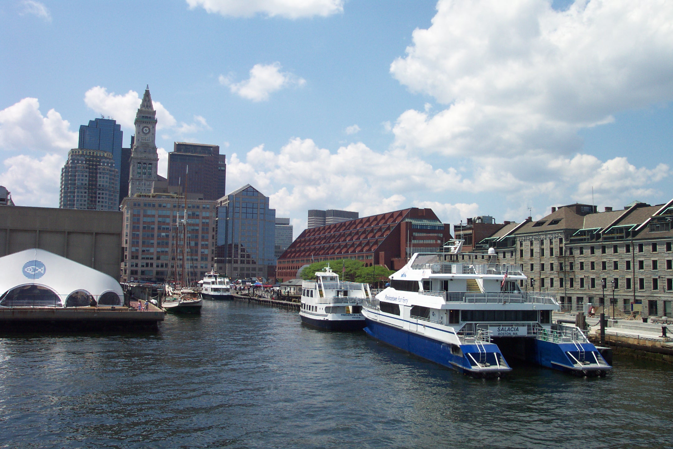Long Wharf in waterfront downtown Boston Photo By Chris Wood (Own work) via Wikimedia Commons